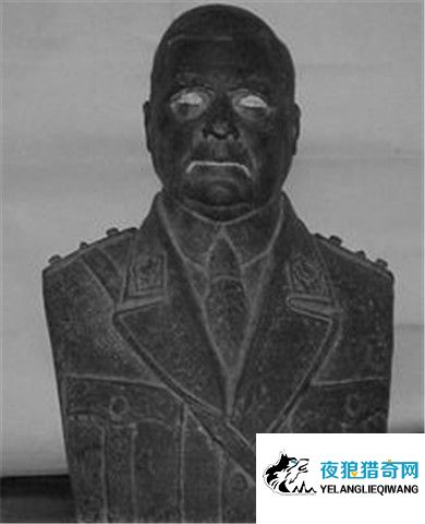 马林科夫铜像
