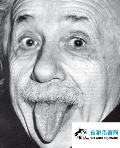 爱因斯坦吐舌照