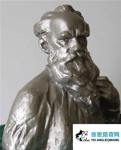 列夫·托尔斯泰雕像